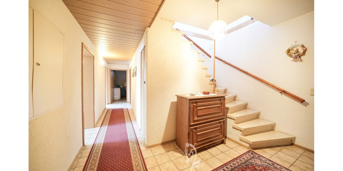 Wohnen mit Weitblick – schöner Bungalow mit Untergeschoss in ruhiger Feldrandlage - Bungalow Arnstein | Angebot:25838799