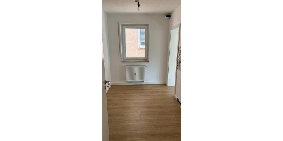 Etagenwohnung Hohenroth - 3 Zimmer, 90 m&sup2;, 675&euro; | Angebot:25844449