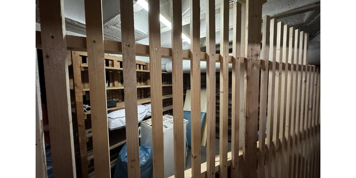 Etagenwohnung Schweinfurt Gartenstadt - 4 Zimmer, 155 m&sup2;, 1.550&euro; | Angebot:25251372