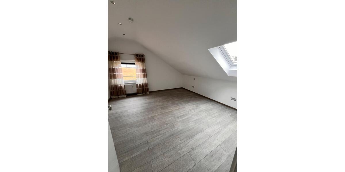 Dachgeschoßwohnung Haßfurt - 2.5 Zimmer, 70 m&sup2;, 690&euro; | Angebot:25637755