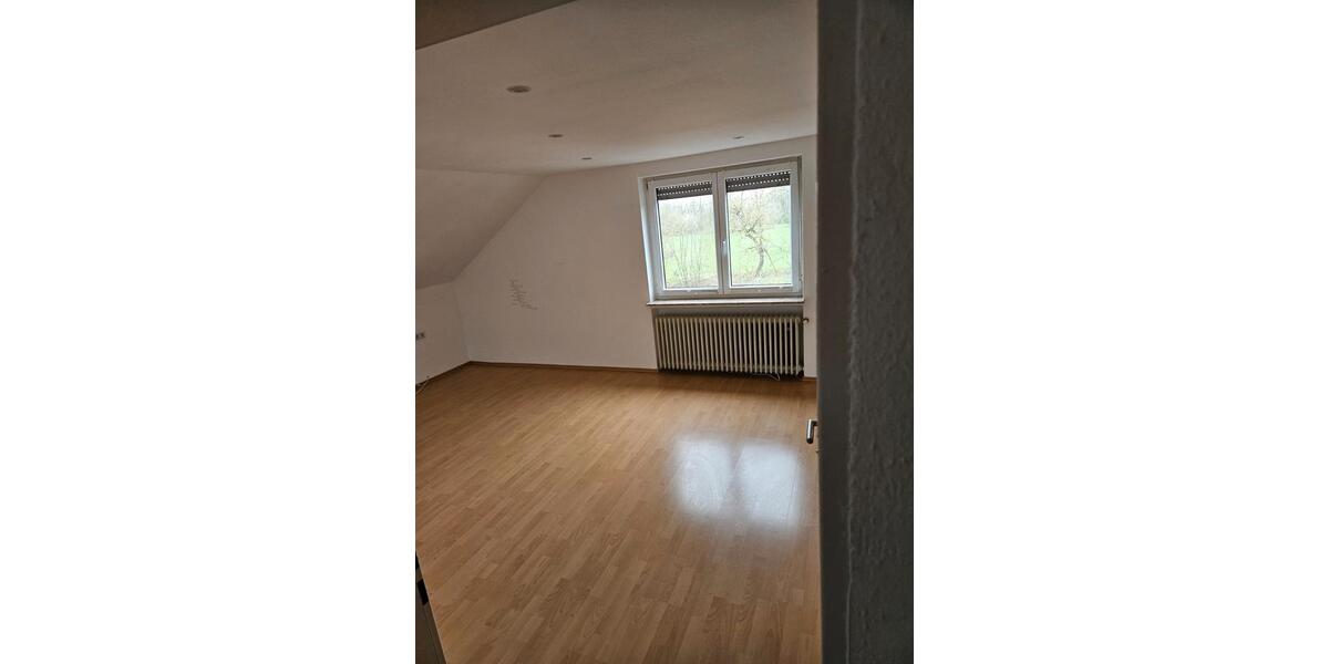 Dachgeschoßwohnung Hohenroth - 2.5 Zimmer, 65 m&sup2;, 470&euro; | Angebot:26033540