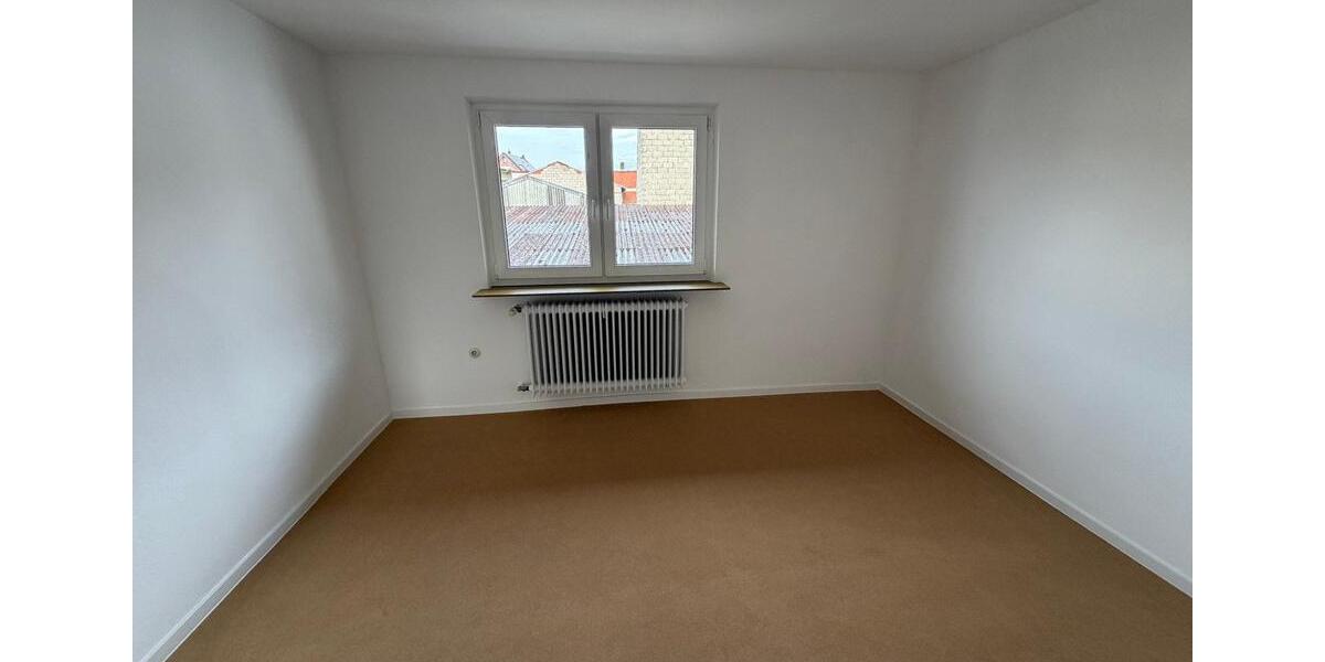 Etagenwohnung Poppenhausen - 7 Zimmer, 215 m&sup2;, 1.890&euro; | Angebot:26312178