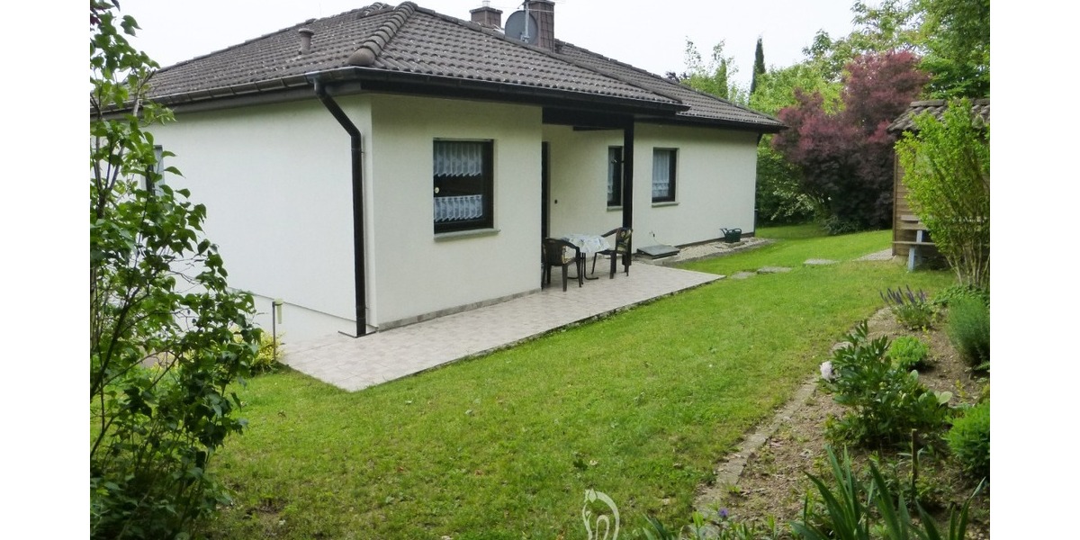 Wohnen mit Weitblick – schöner Bungalow mit Untergeschoss in ruhiger Feldrandlage - Bungalow Arnstein | Angebot:25838799