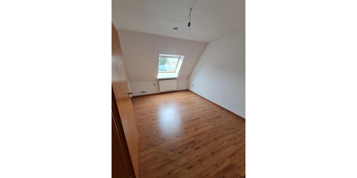 Dachgeschoßwohnung Schwarzach am Main - 6.5 Zimmer, 144 m&sup2;, 1.350&euro; | Angebot:25353316