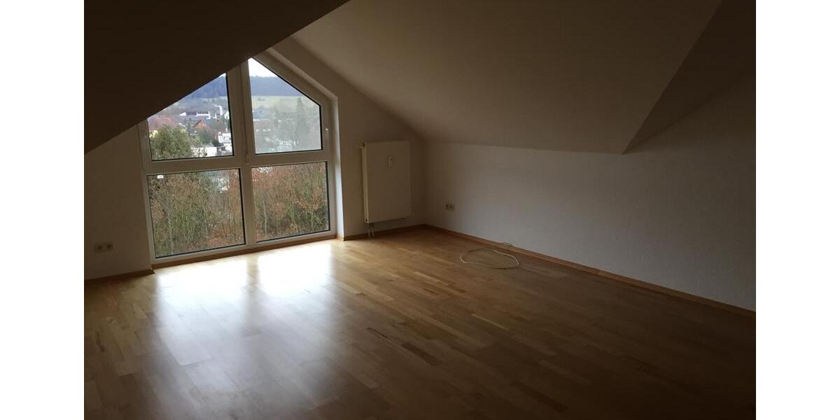 Dachgeschoßwohnung Bad Kissingen - 3.5 Zimmer, 89 m&sup2;, 750&euro; | Angebot:26048602