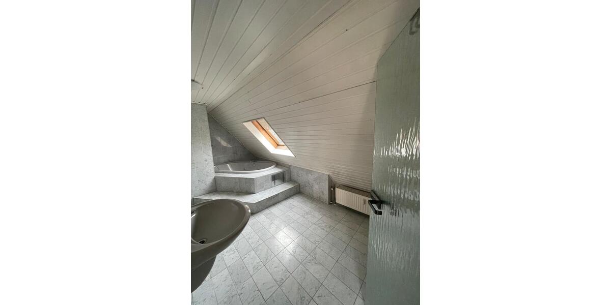 Dachgeschoßwohnung Haßfurt - 3 Zimmer, 120 m&sup2;, 800&euro; | Angebot:25449945