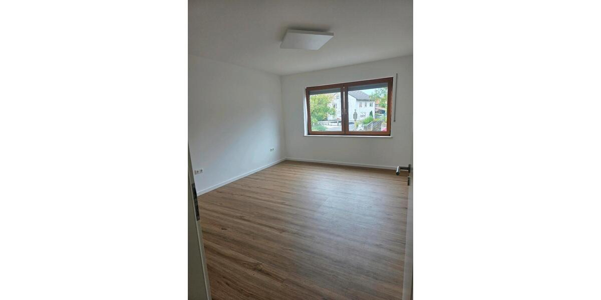 Erdgeschoßwohnung Üchtelhausen - 4 Zimmer, 90 m&sup2;, 1.400&euro; | Angebot:24848451