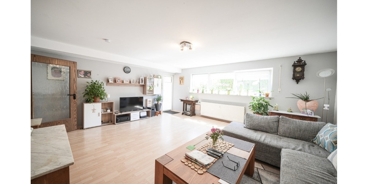 Sehr gepflegtes, freistehendes Mehrfamilien- Generationenhaus, zur Eigennutzung und Kapitalanlage - Mehrfamilienhaus, Wohnhaus Poppenhausen | Angebot:25374817