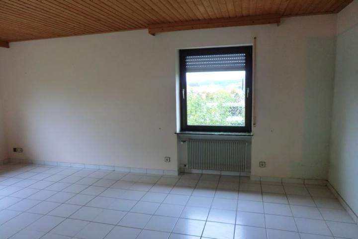 Einfamilienhaus Stadtlauringen - 5 Zimmer, 155 m&sup2;, 325.000&euro; | Angebot:25747530