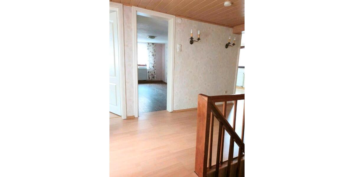 Einfamilienhaus Sulzfeld - 11 Zimmer, 208 m&sup2;, 149.000&euro; | Angebot:23488843