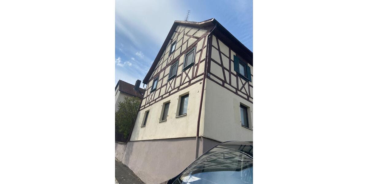 Einfamilienhaus Sulzfeld - 5 Zimmer, 200 m&sup2;, 195.000&euro; | Angebot:24307376