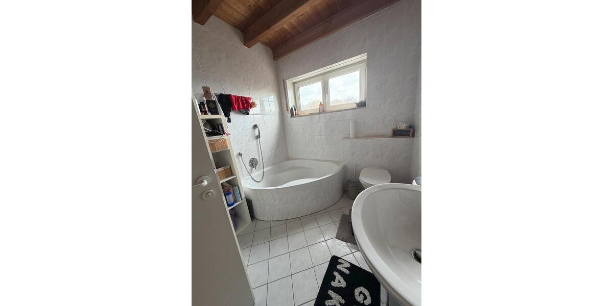 Dachgeschoßwohnung Gochsheim - 3 Zimmer, 80 m&sup2;, 920&euro; | Angebot:26039839