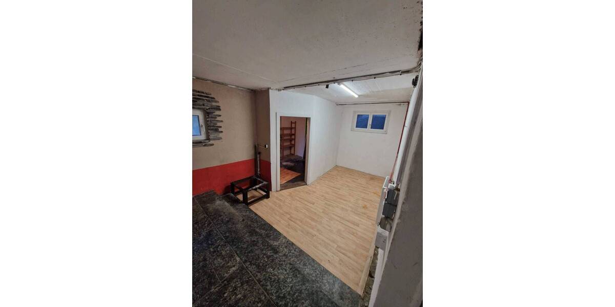 Einfamilienhaus Niederwerrn - 6 Zimmer, 129 m&sup2;, 250.000&euro; | Angebot:25664866