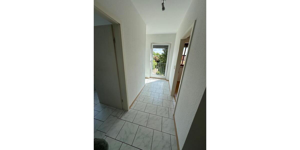 Dachgeschoßwohnung Hohenroth - 3 Zimmer, 102 m&sup2;, 750&euro; | Angebot:25641053