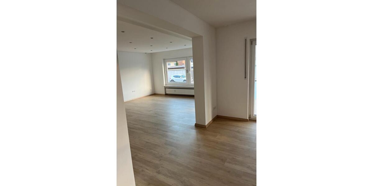 Erdgeschoßwohnung Grafenrheinfeld - 4 Zimmer, 127 m&sup2;, 1.450&euro; | Angebot:26025712