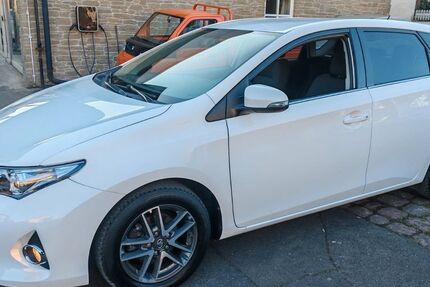 Toyota Auris 107.880 km 8.900 &euro; Sommerach 97334