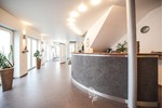 Hochwertige Physiopraxis & vermietete 4-Zimmer-Dachgeschoss-Wohnung - Gewerbeobjekt Arnstein | Angebot:26649274