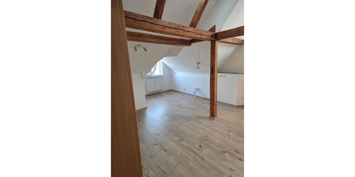 Dachgeschoßwohnung Niederwerrn - 3 Zimmer, 62 m&sup2;, 850&euro; | Angebot:25512593