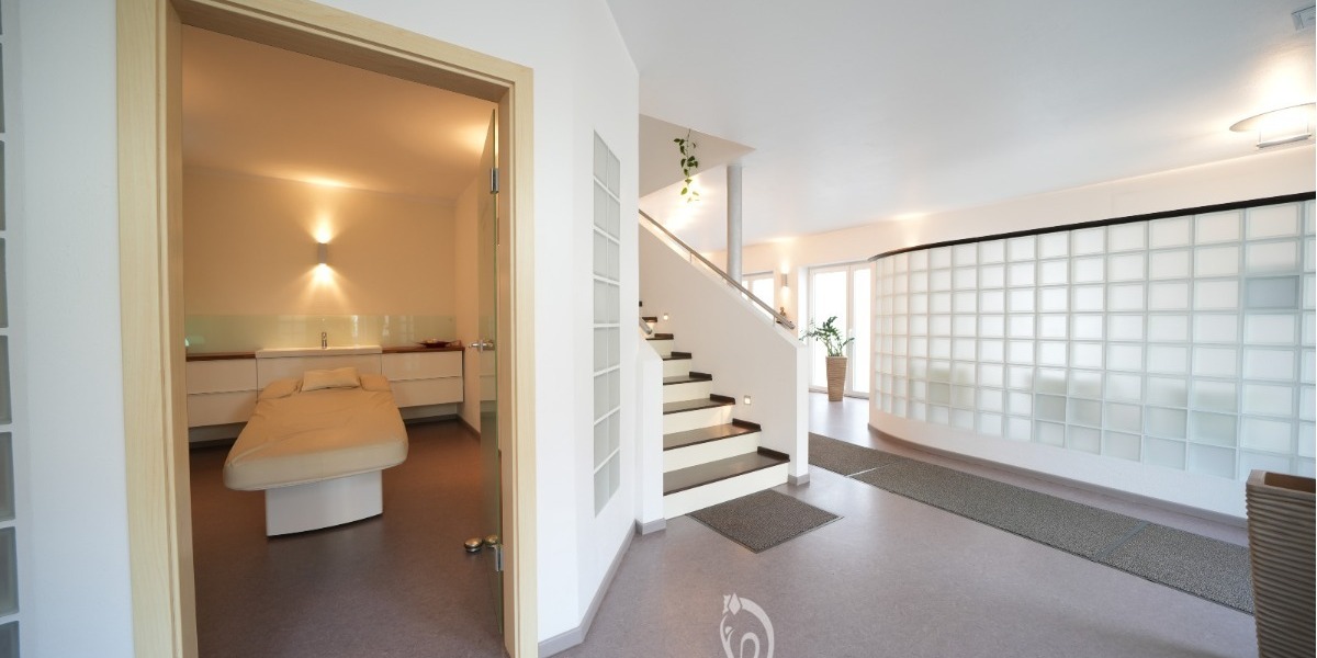 Hochwertige Physiopraxis & vermietete 4-Zimmer-Dachgeschoss-Wohnung - Gewerbeobjekt Arnstein | Angebot:26649274