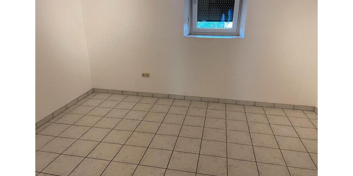 Erdgeschoßwohnung Sulzfeld - 3 Zimmer, 83 m&sup2;, 500&euro; | Angebot:25720264