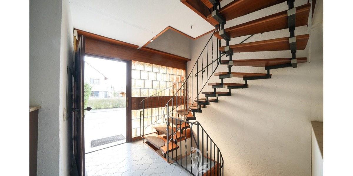 Architektenhaus mit großzügiger Einliegerwohnung und großem Garten in attraktiver Wohnlage - Einfamilienhaus Unterpleichfeld | Angebot:26073612