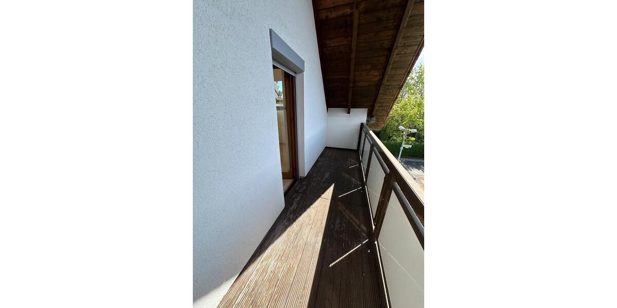 Dachgeschoßwohnung Hohenroth - 3 Zimmer, 102 m&sup2;, 750&euro; | Angebot:25641053