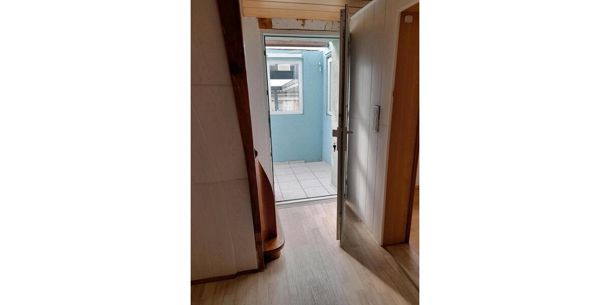 Dachgeschoßwohnung Niederwerrn - 1 Zimmer, 10 m&sup2;, 290&euro; | Angebot:25415498