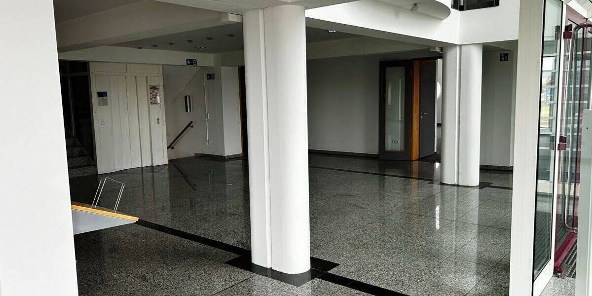 Gewerbeobjekt Haßfurt - 5 Zimmer, 382 m&sup2;, 2.300&euro; | Angebot:25771701