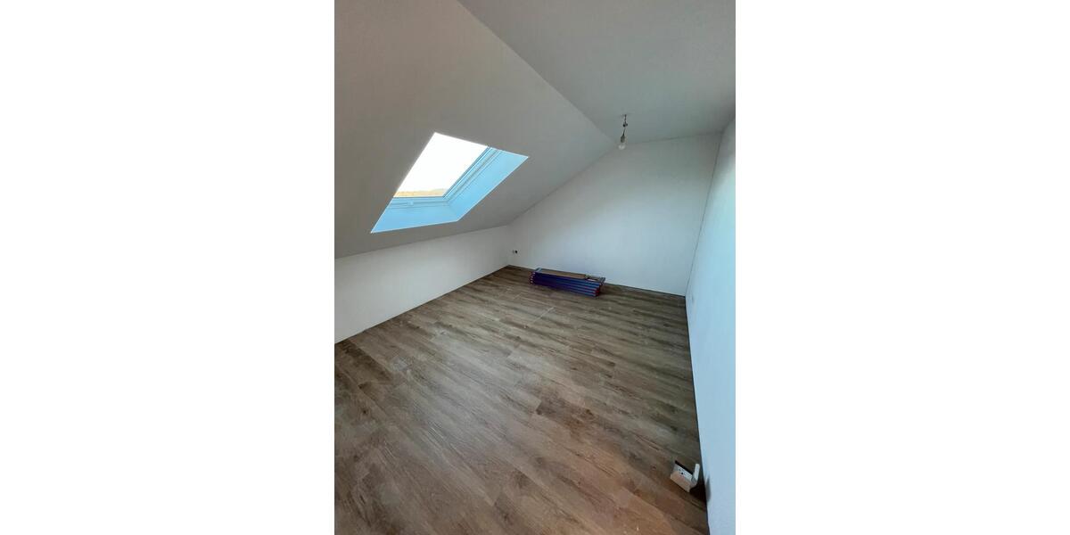 Dachgeschoßwohnung Knetzgau - 3 Zimmer, 70 m&sup2;, 700&euro; | Angebot:26045180