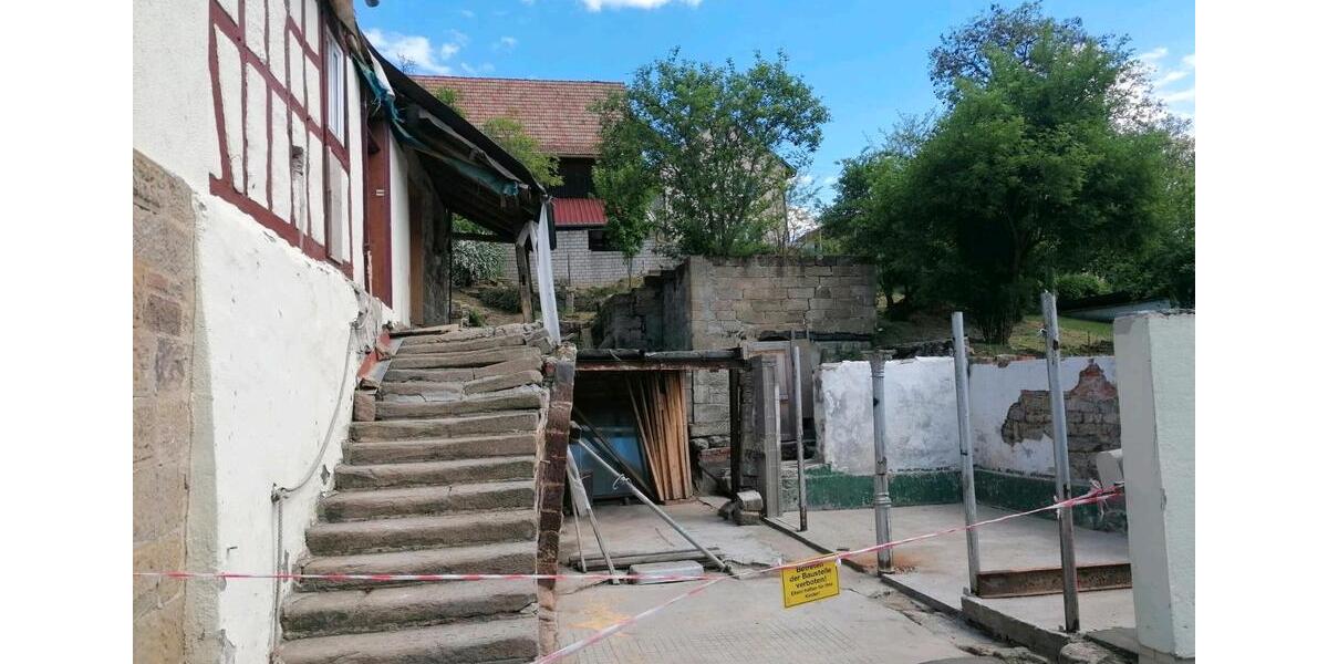 Einfamilienhaus Hofheim in Unterfranken - 3 Zimmer, 125 m&sup2;, 60.000&euro; | Angebot:26051317