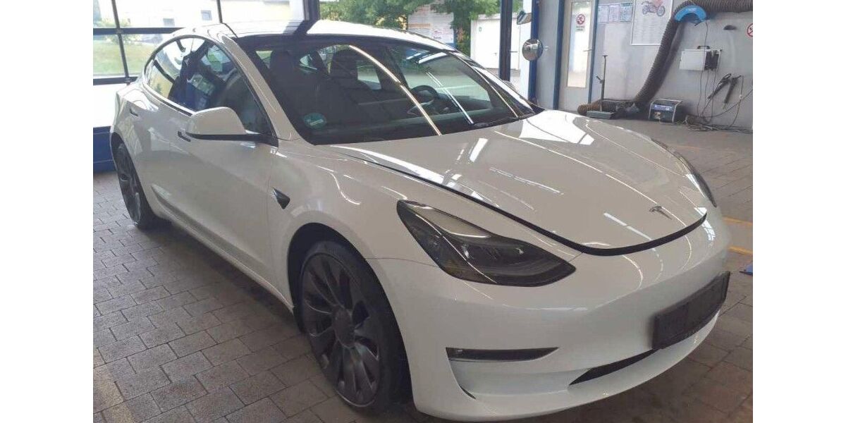 Tesla Model 3 28.590 km 36.950 &euro; Bad Kissingen 97688