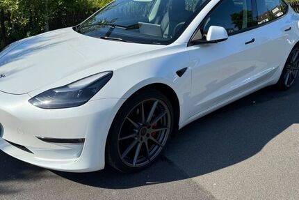 Tesla Model 3 48.679 km 31.500 &euro; Bad Kissingen 97688