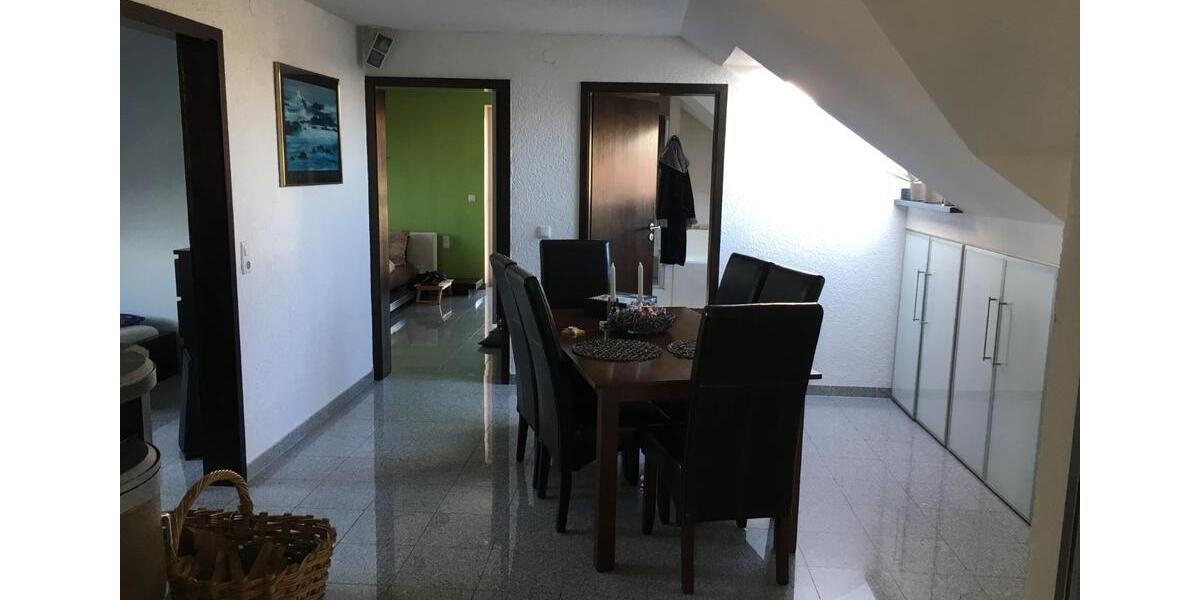 Dachgeschoßwohnung Kolitzheim - 5 Zimmer, 110 m&sup2;, 880&euro; | Angebot:24884524