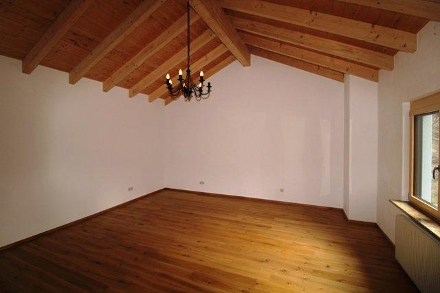 Hochparterre Haßfurt - 3 Zimmer, 170 m&sup2;, 1.200&euro; | Angebot:26676154