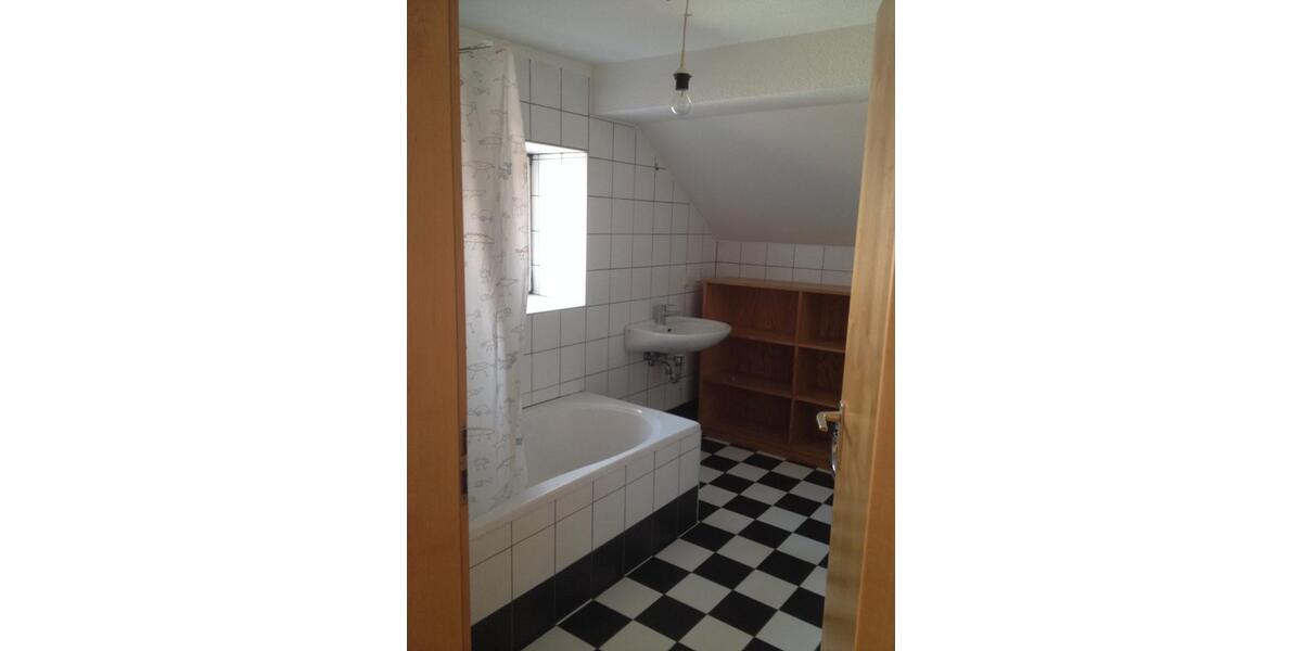 Dachgeschoßwohnung Werneck - 4 Zimmer, 120 m&sup2;, 720&euro; | Angebot:24532038
