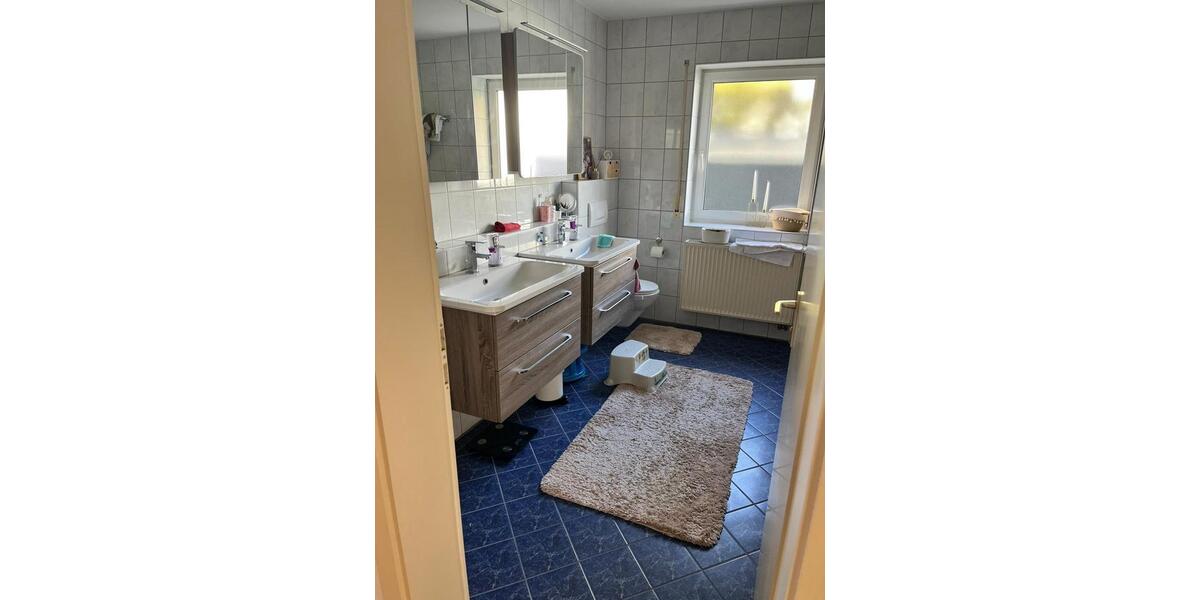 Erdgeschoßwohnung Schwanfeld - 4 Zimmer, 125 m&sup2;, 1.300&euro; | Angebot:25945289