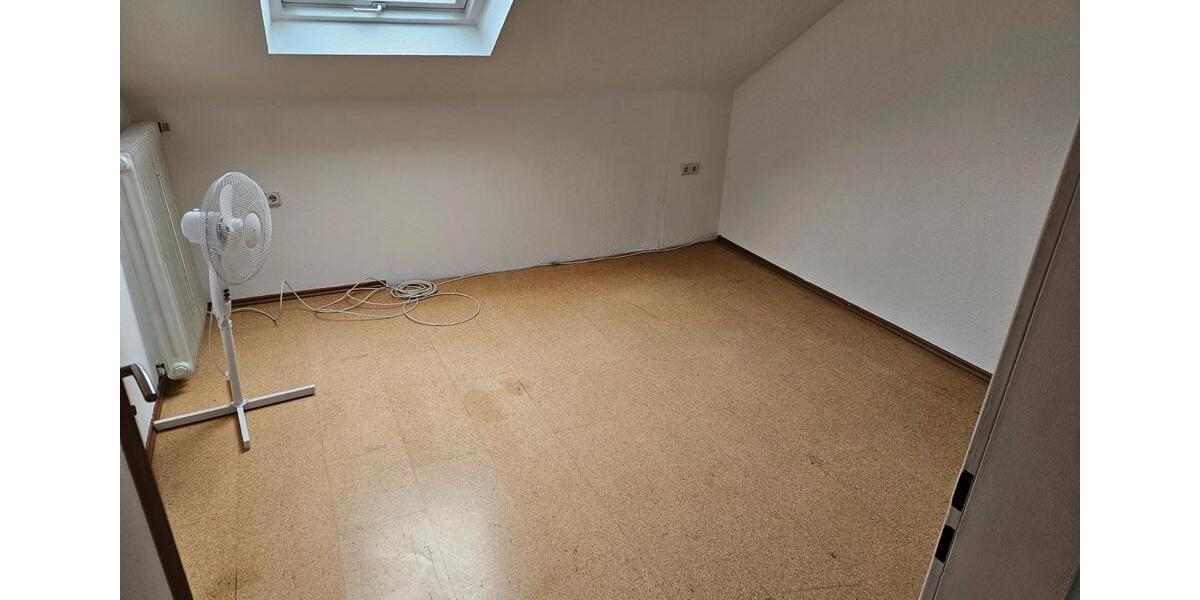 Dachgeschoßwohnung Hohenroth - 2.5 Zimmer, 65 m&sup2;, 470&euro; | Angebot:26033540