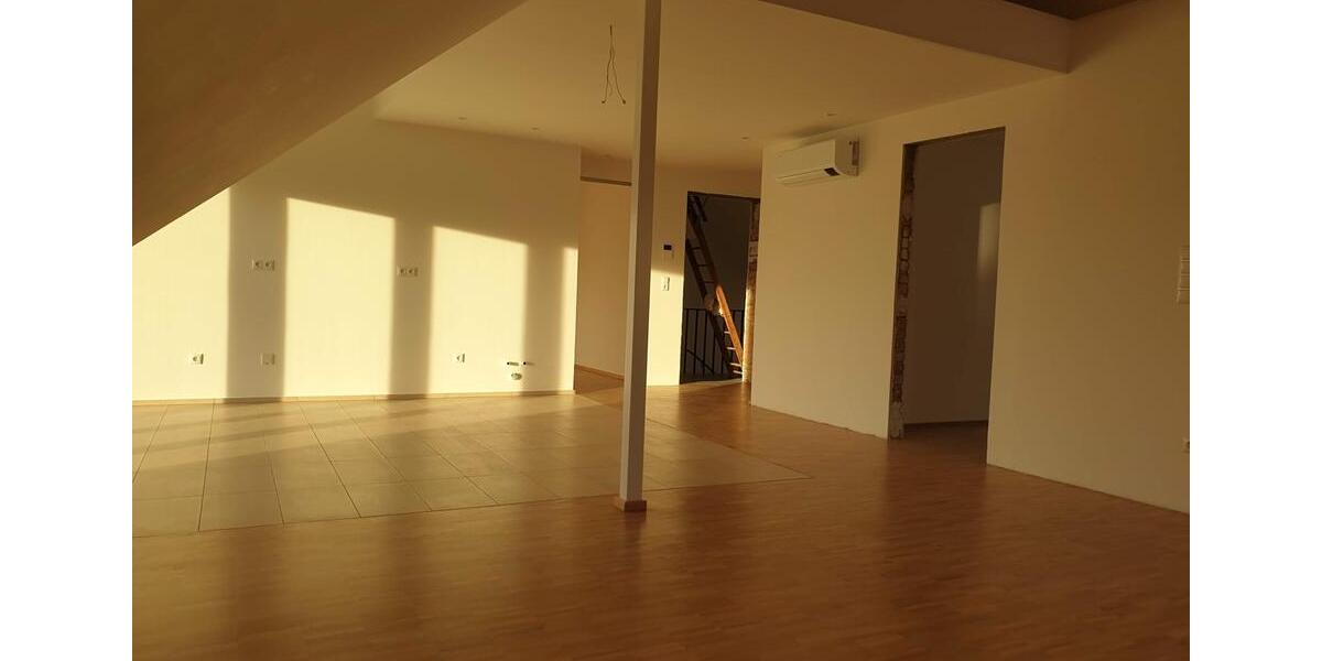 Dachgeschoßwohnung Schweinfurt Haardt - 3 Zimmer, 80 m&sup2;, 1.150&euro; | Angebot:25292318