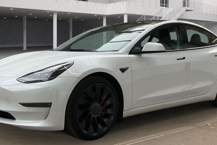 Tesla Model 3 79.982 km 29.950 &euro; Bad Kissingen 97688