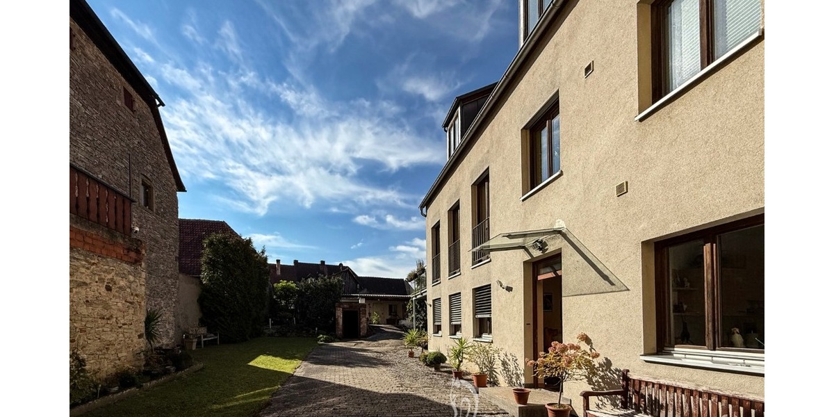 Traumhaftes Ensemble: Energieeffizientes (A) Einfamilienhaus mit Büro, großem Innenhof & Garten - Mehrfamilienhaus, Wohnhaus Fahr Fahr | Angebot:25907599