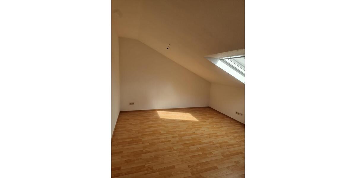 Dachgeschoßwohnung Zeil am Main - 1.5 Zimmer, 33 m&sup2;, 339&euro; | Angebot:25782844