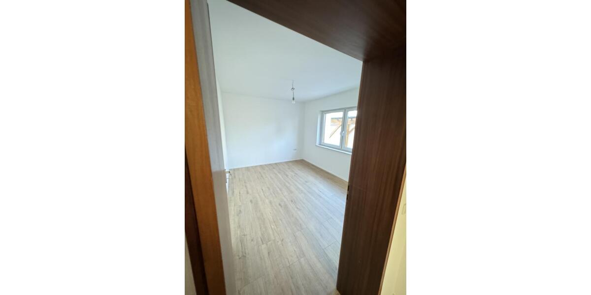 Erdgeschoßwohnung Schwebheim - 5 Zimmer, 107 m&sup2;, 1.350&euro; | Angebot:26039166