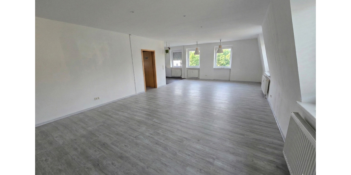 Maisonettenwohnung Schweinfurt Gartenstadt - 5 Zimmer, 206 m&sup2;, 1.620&euro; | Angebot:25941787