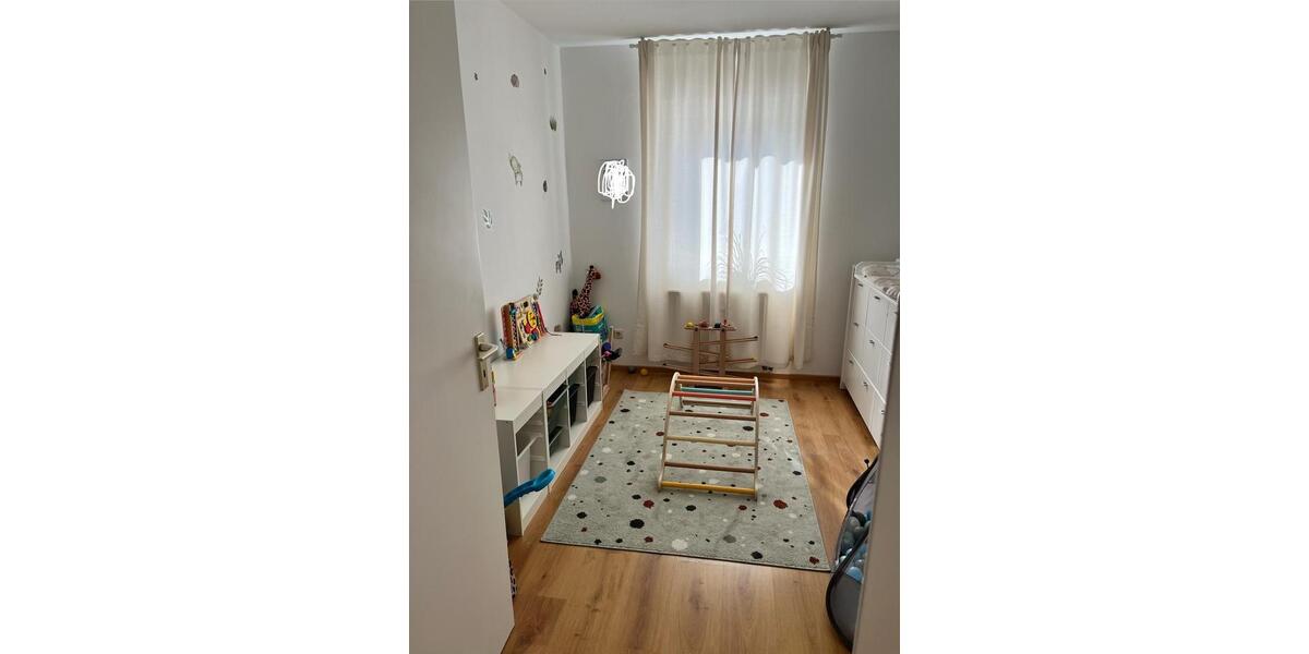 Erdgeschoßwohnung Schwanfeld - 4 Zimmer, 125 m&sup2;, 1.300&euro; | Angebot:25945289