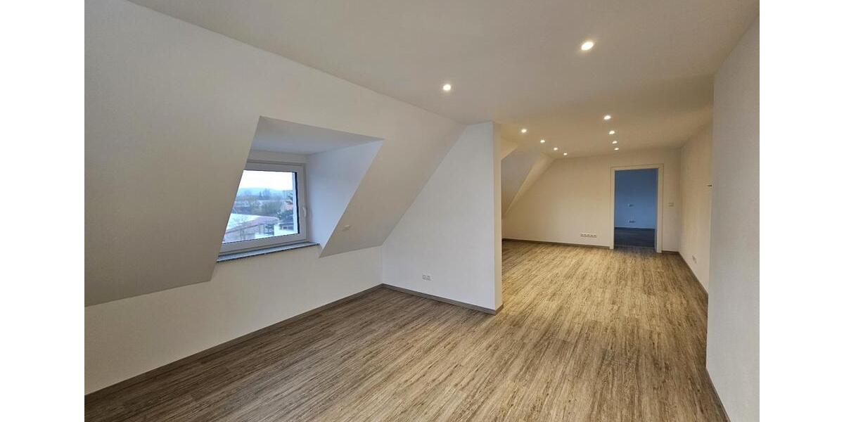 Dachgeschoßwohnung Knetzgau - 3 Zimmer, 91 m&sup2;, 860&euro; | Angebot:25705628