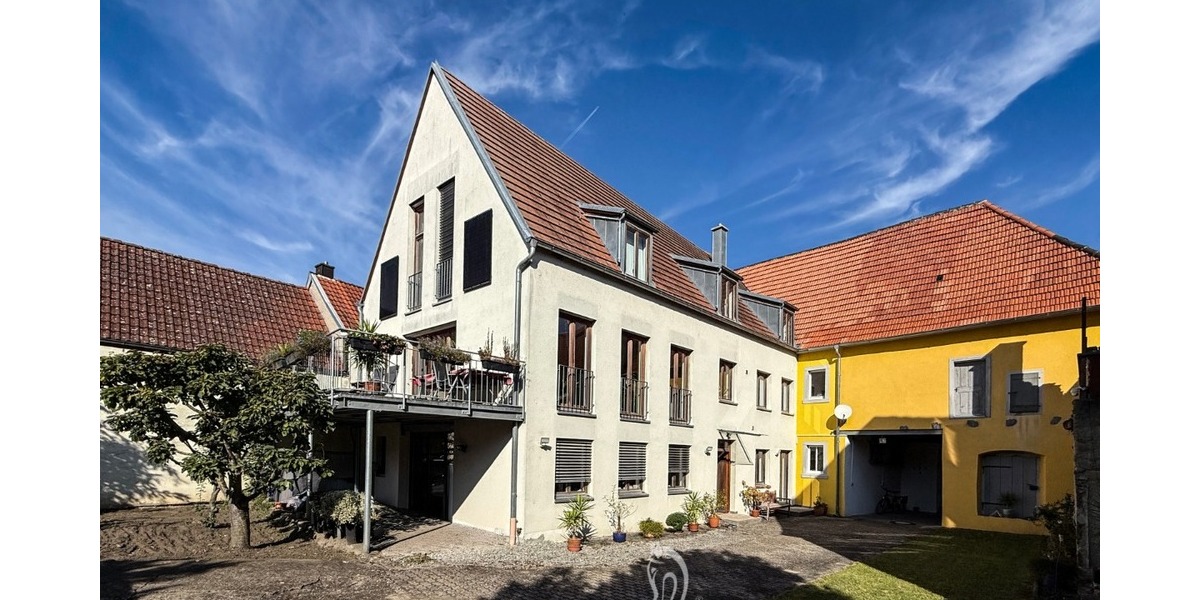 Traumhaftes Ensemble: Energieeffizientes (A) Einfamilienhaus mit Büro, großem Innenhof & Garten - Mehrfamilienhaus, Wohnhaus Fahr Fahr | Angebot:25907599