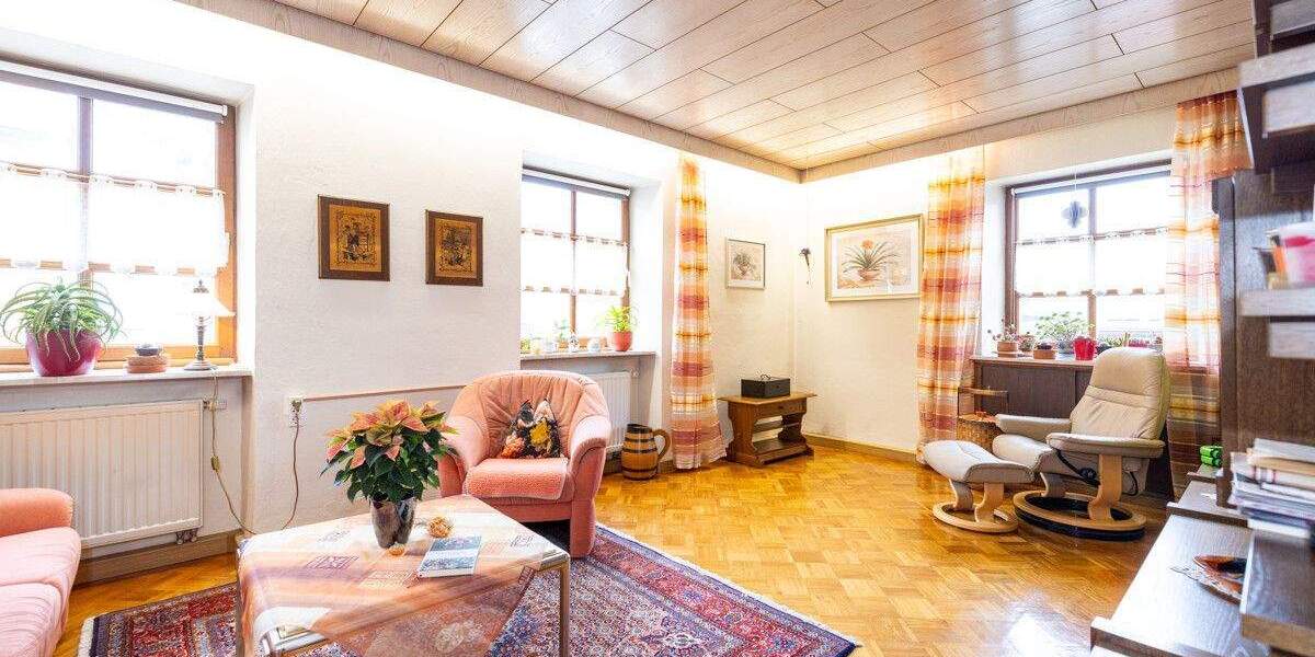 Mehrfamilienhaus, Wohnhaus Volkach - 9 Zimmer, 212 m&sup2;, 397.000&euro; | Angebot:25737330