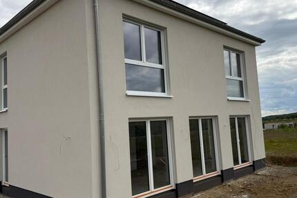 Haus Wasserlosen - 5 Zimmer, 165 m&sup2;, 1.590&euro; | Angebot:26672618