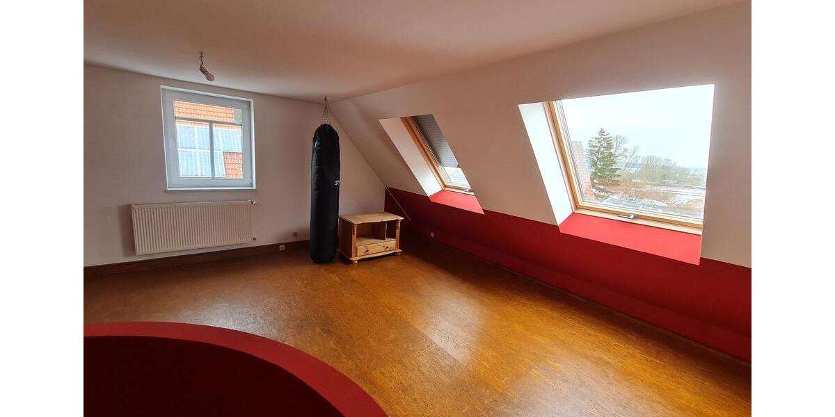 Dachgeschoßwohnung Schwarzach am Main - 6.5 Zimmer, 144 m&sup2;, 1.350&euro; | Angebot:25353316