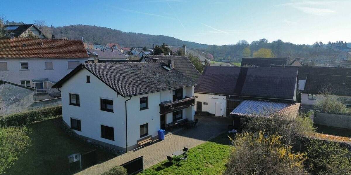 Mehrfamilienhaus, Wohnhaus Hofheim Eichelsdorf - 7 Zimmer, 210 m&sup2;, 220.000&euro; | Angebot:26475693